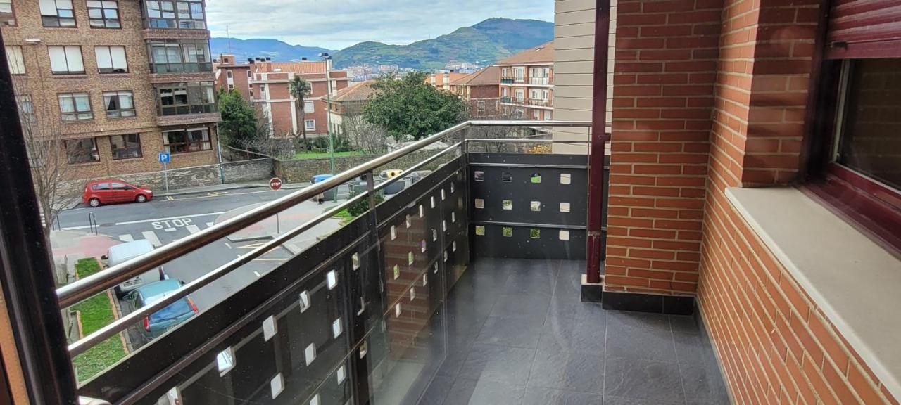 Cozy Yellow Home In Getxo Esterno foto