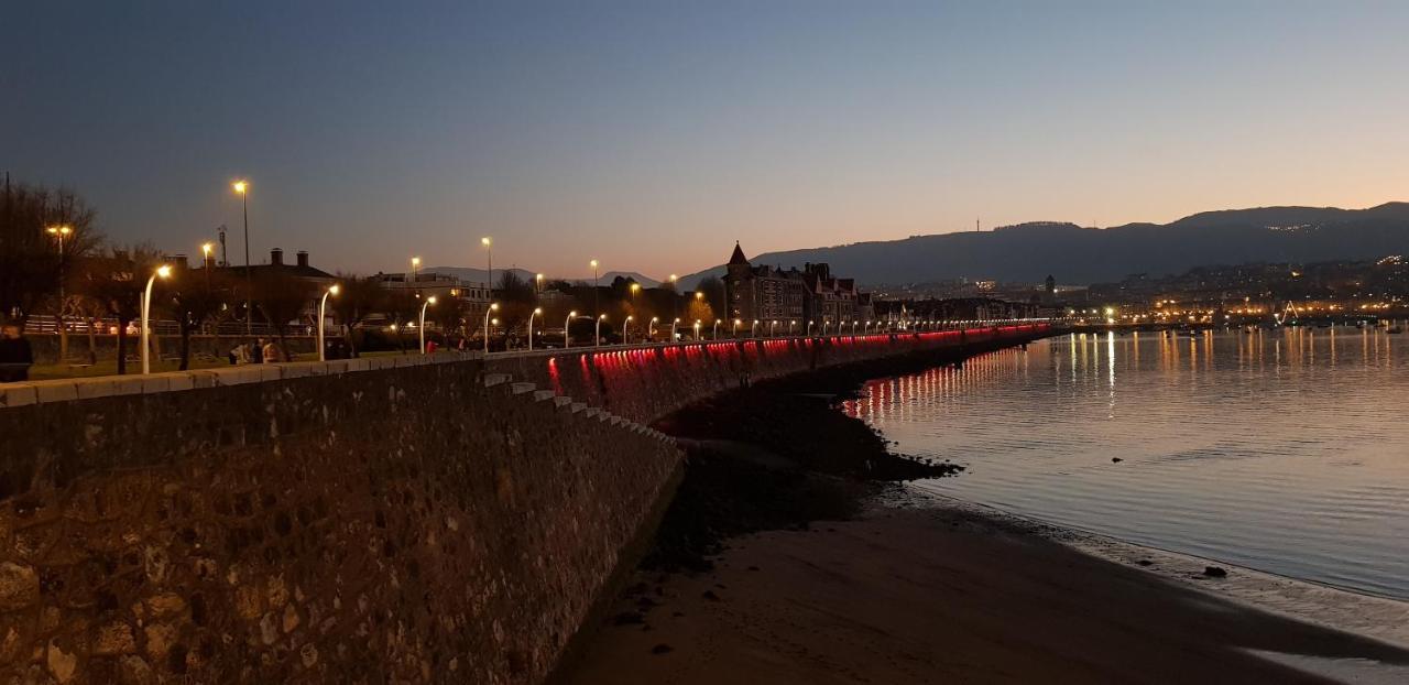 Cozy Yellow Home In Getxo Esterno foto
